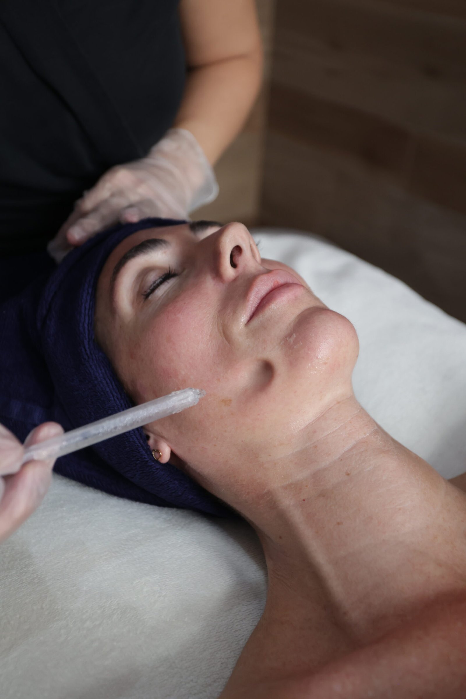 JetPeel à Antibes : le soin pour une peau éclatante sans aiguille ni injection 1 Soin JetPeel visage non invasif au Centre Thetys à Antibes Côte d'Azur