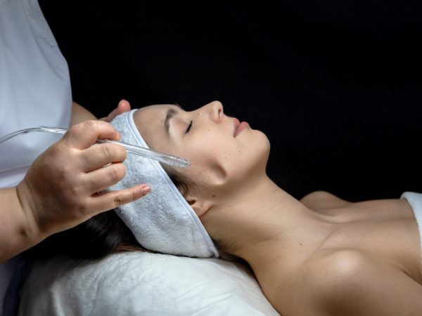 Séance de soin visage JetPeel au Centre Thetys près de Cannes