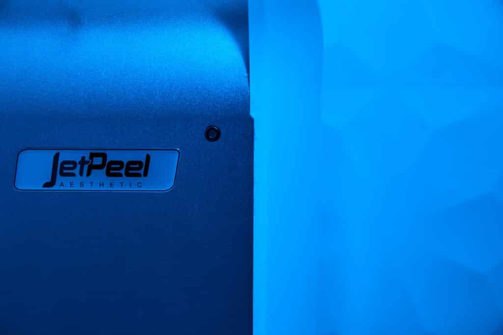 Machine JetPeel Aesthetic de barophor&egrave;se utilis&eacute;e au Centre Thetys