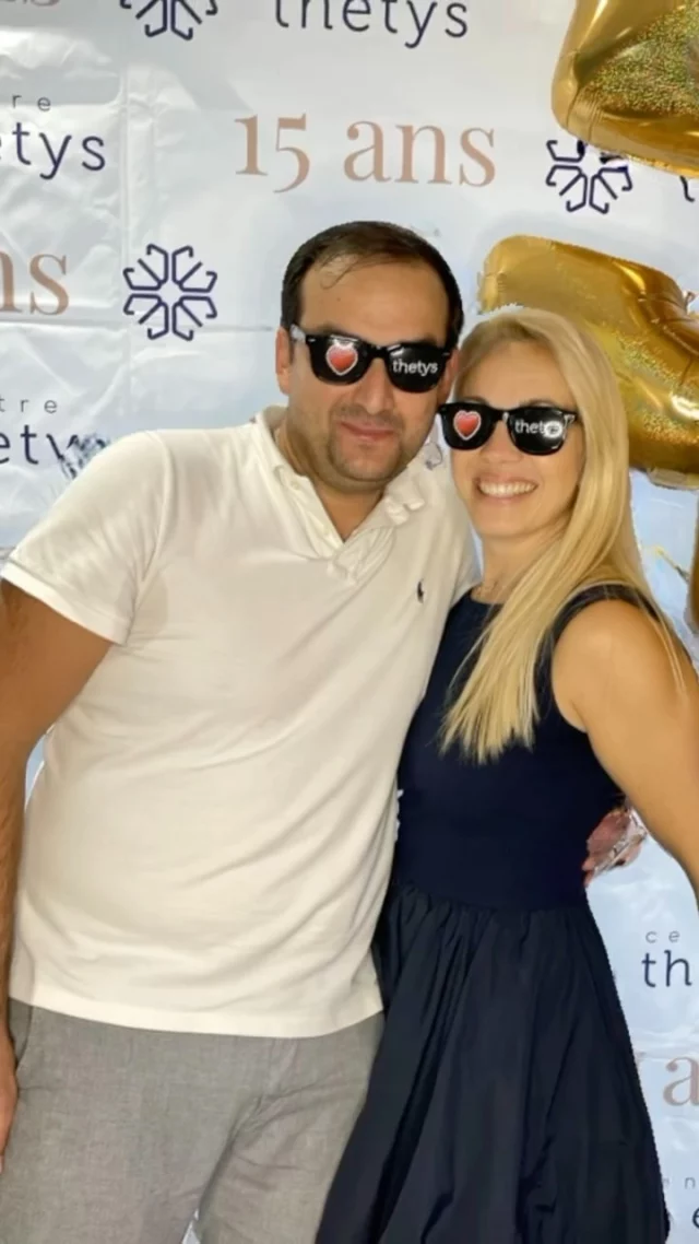 Quand les lunettes deviennent la star de nos 3 soirées... 15 ans à célébrer et ça continue ! 🥳🕶️ 

Un grand merci à nos équipes passionnées et à nos clientes qui nous inspirent chaque jour. 🤍

#15ansDeRéussite #CélébrationEnStyle #glassestrend #anniversaire #soinvisage #soincorps