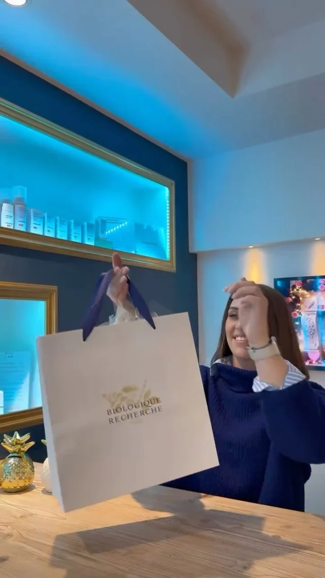 WAIT A MINUTE ❗️ Pour la St Valentin n’hésitez plus prenez les deux 🛍️ #ideecadeau #saintvalentin #masquecollagène #baija #collagenmask