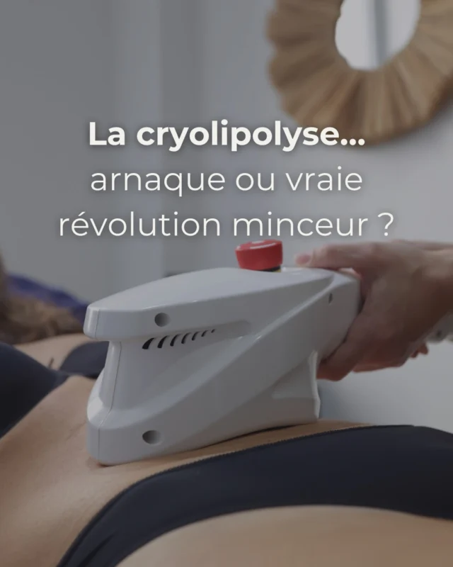 La cryolipolyse… miracle ou simple tendance ❄️ ?On entend tout et son contraire, et c’est normal d’avoir des doutes.La réalité 👇 La cryolipolyse ne fait pas “maigrir”.
 Elle agit sur des amas graisseux localisés, souvent résistants malgré le sport ou une bonne hygiène de vie.Chez nous, chaque prise en charge commence toujours par un diagnostic personnalisé,
Si vous vous demandez si cela peut fonctionner pour vous, réservez le votre (lien en bio 💌) #cryolipolyse #pertedecentimètre #graisselocalisée #traitementparlefroid #minceur