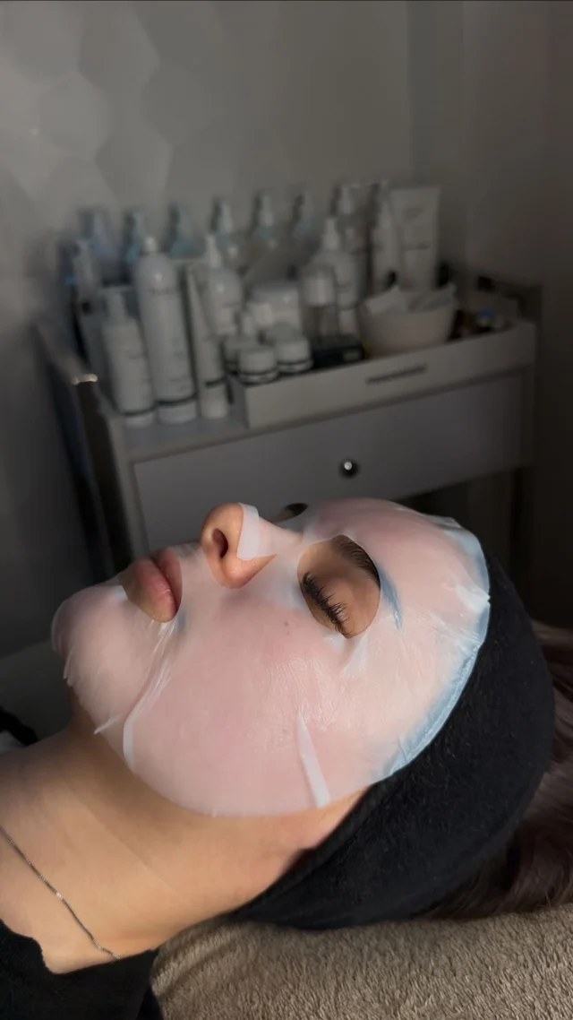 Chacun ses priorités 🧖🏻‍♀️💁🏻‍♀️ #soinvisage #masquevisage #skincare #glassskin #facemask