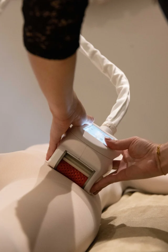 Vous voyez la différence ? Nous, on l'a créée.#cellulite #icoone #solutionminceur #peaudorange #drainagelymphatique