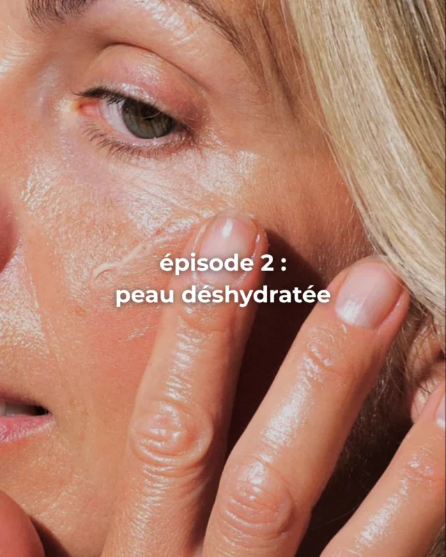 Épisode 2 : la peau déshydratée 🌵💧
La série où on vulgarise vos pires habitudes beauté avec des situations qui n’ont aucun sens… mais qu’on fait pourtant tous 😭Spoiler : mettre de l’huile sur une peau en manque d’eau, c’est comme arroser une plante morte avec… de l’huile d’olive 🥲🌱Hydrater ≠ nourrir.Votre peau réclame de l’EAU avant tout 💦#humour #routinebeaute #peauseche #conseilbeaute