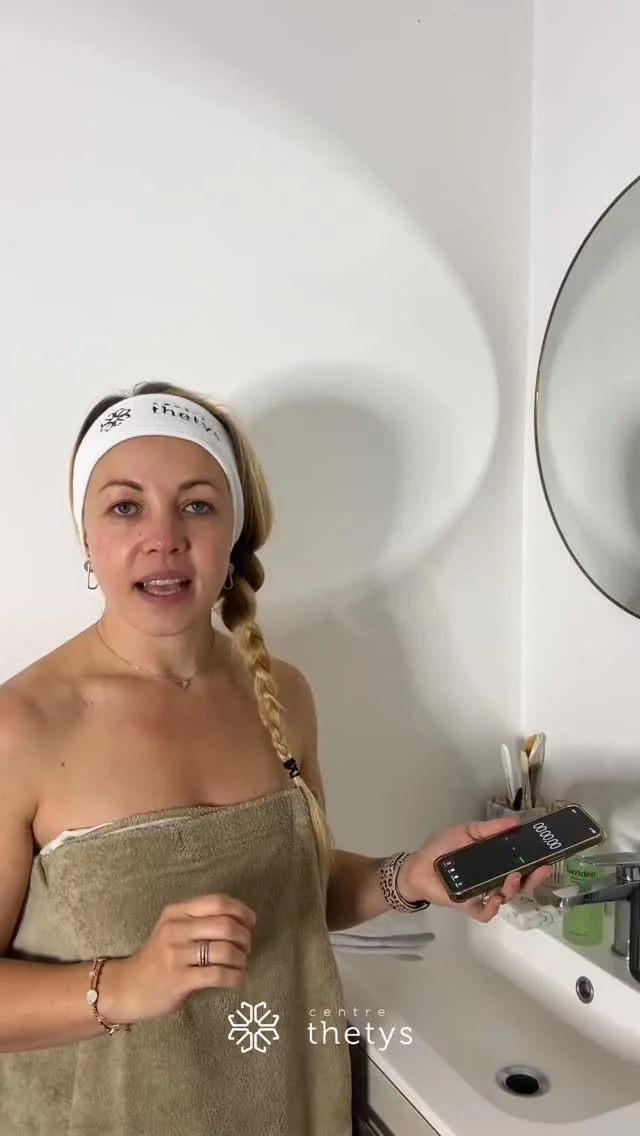 "Je n'ai pas le temps pour une routine skincare."On a voulu vérifier. Élodie a chronométré en direct : 2 minutes et 7 secondes. ⏱️Pour une peau hydratée, protégée et prête pour la journée.#skincare #routineskincare #conseilsbeaute #cannes #antibes