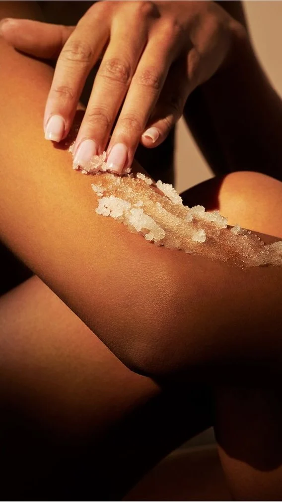 Peindre un mur sans le dépoussiérer d’abord, ça vous choque ?
Votre peau, c’est pareil 🤍  #soinvisage #exfoliation #centrethetys #cannes #gommage